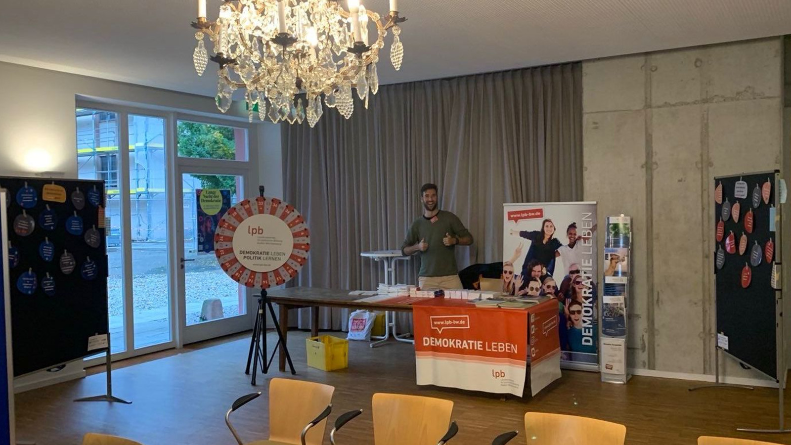 Symbolbild Infostand Indoor / Quelle: LpB Freiburg Symbolbild Infostand Indoor